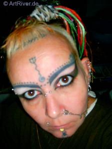 gesichtstattoo1.jpg