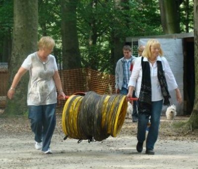 erst die Arbeit-dann das Vergnügen-Aufbau des Parcours.jpg